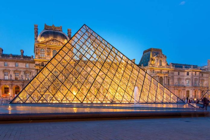Louvre Couture hosts fashion exhibition Louvre Couture hosts fashion exhibition