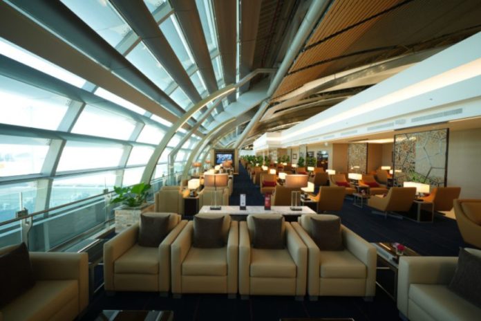 Emirates expansive lounge