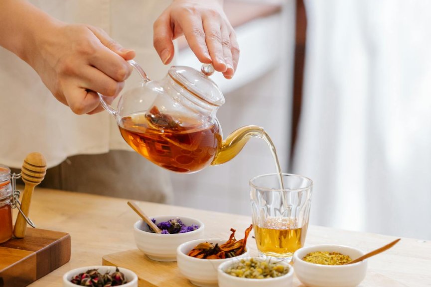 Tea brewing absorbs heavy metals