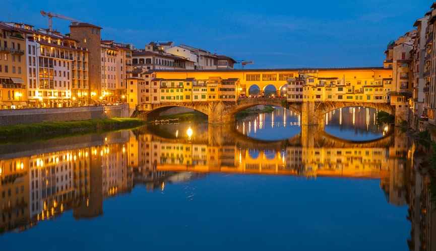 Hotel Selection Guide Rome 2025 – Ponte Vecchio at night-River Arno-Florence-Italy