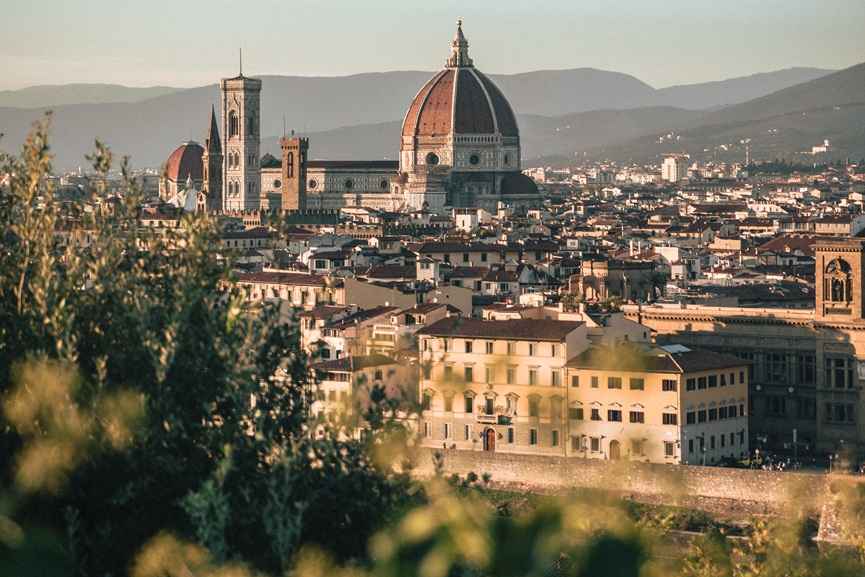 Hotel Selection Guide Rome 2025–Scenic view of Florence city buildings from a hilltop in Italy