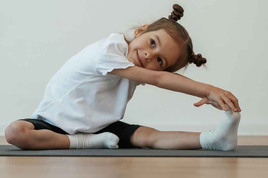 kids healthy gymnastic classes in Dubai _ Kid Stretching leg