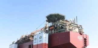 Heavy-lift vessel HUA RUI LONG transits Suez Canal