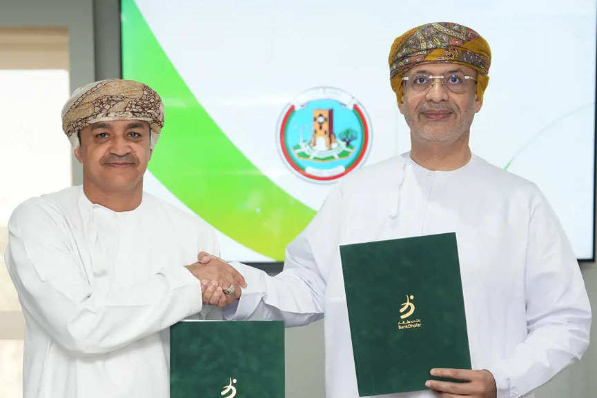 BankDhofar enters into partnership with Dhofar Municipality