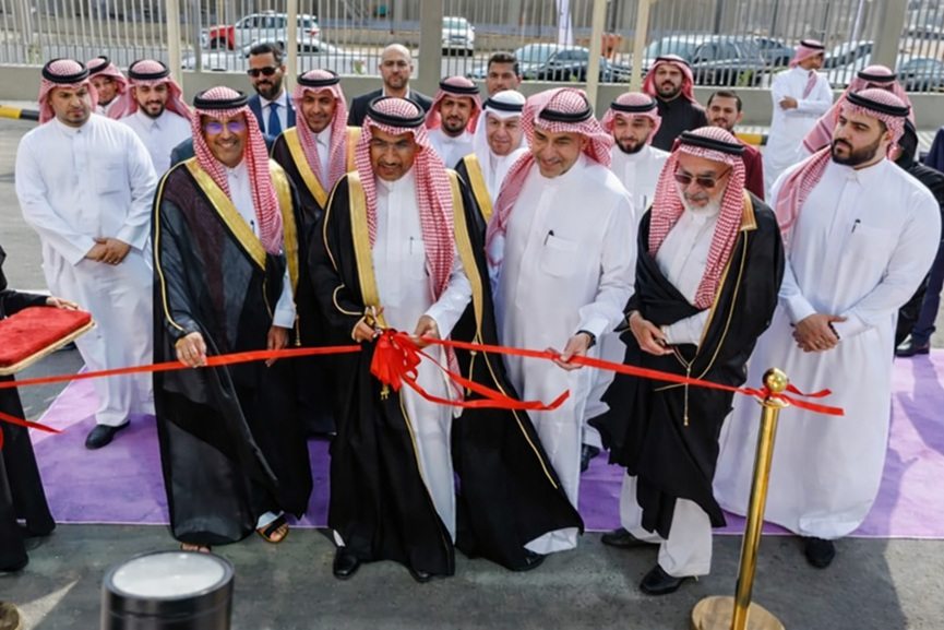 Siniora opens new high-tech manufacturing plant in Jeddah