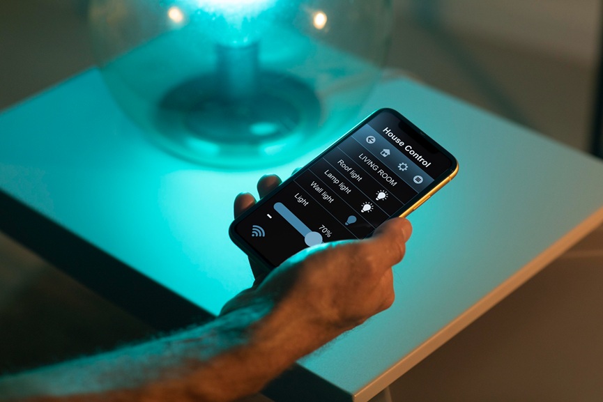 Abu Dhabi Police flag remote control app fraud risks