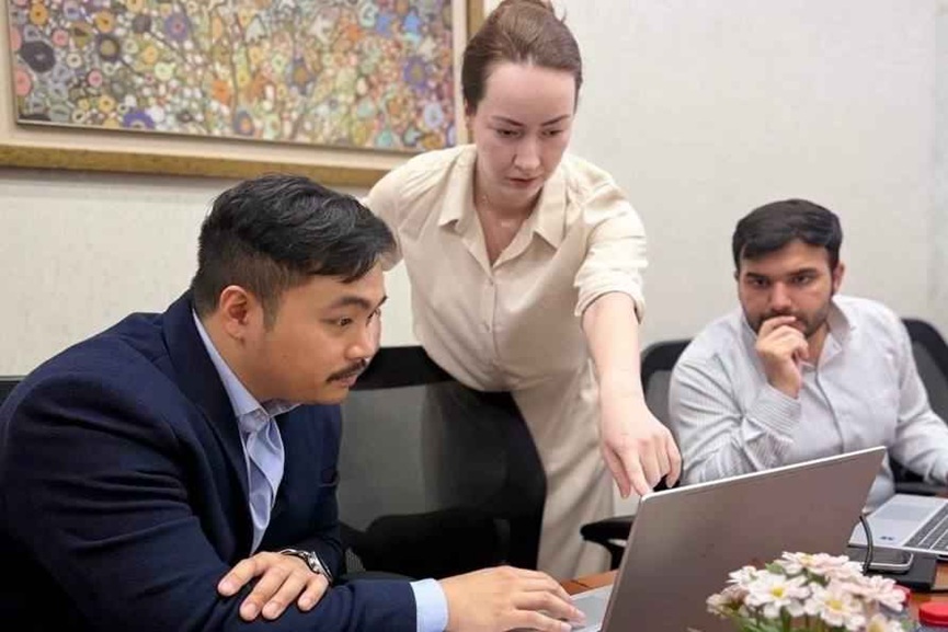 Financial Reporting Structure-Zezag Kaimova reviewing financial reports with team in meeting