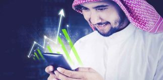 Why Saudi Arabia is rising in Crypto and Blockchain Saudi investor using a smartphone for Crypto and Blockchain in Saudi Arabia